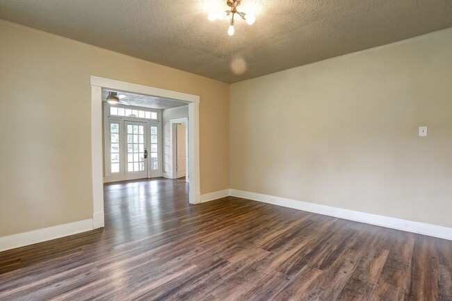 Building Photo - 3 Bedroom 1 Bathroom House for Rent in Texarkana, AR