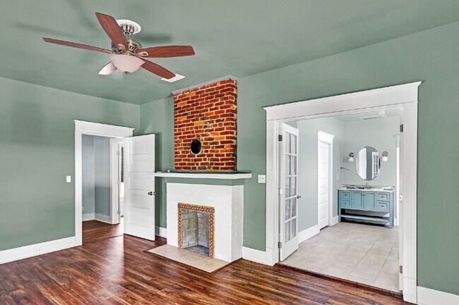 Building Photo - 4 bedroom 3 bath Springfield home