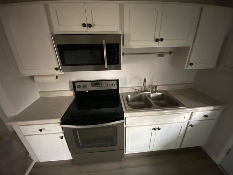 Building Photo - 745 Dayton St