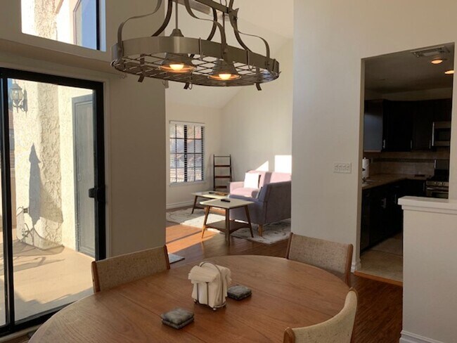 Building Photo - 407 Shoreview Dr