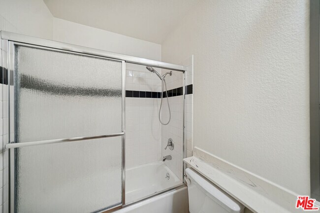 Building Photo - 870 Crenshaw Blvd