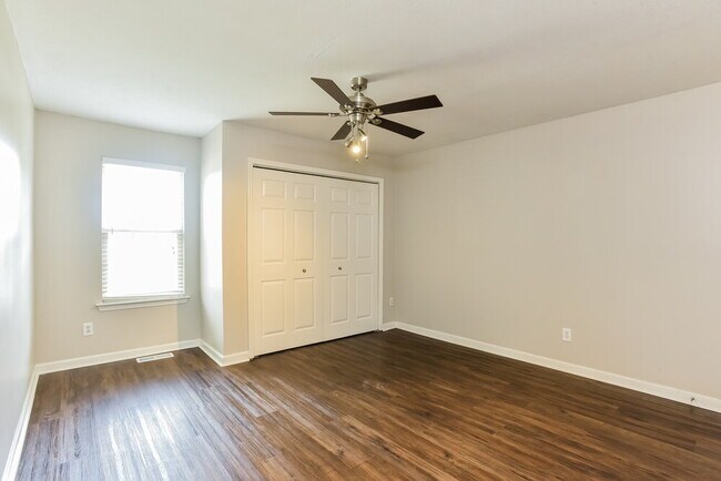 Building Photo - 209 Pin Oak Ct
