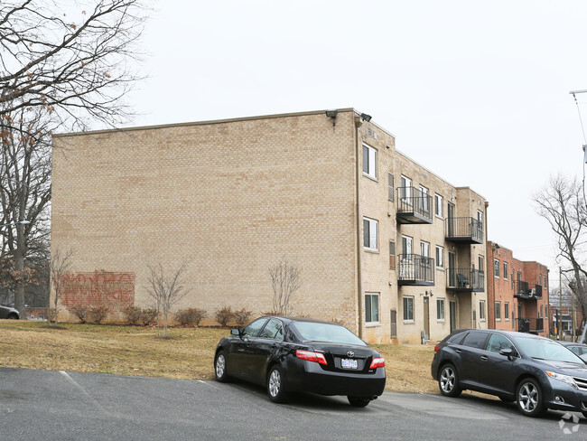 Building Photo - Clermont Apartments