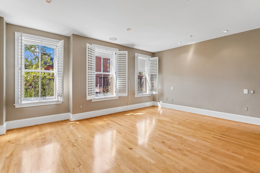 Building Photo - 1343 Q St NW