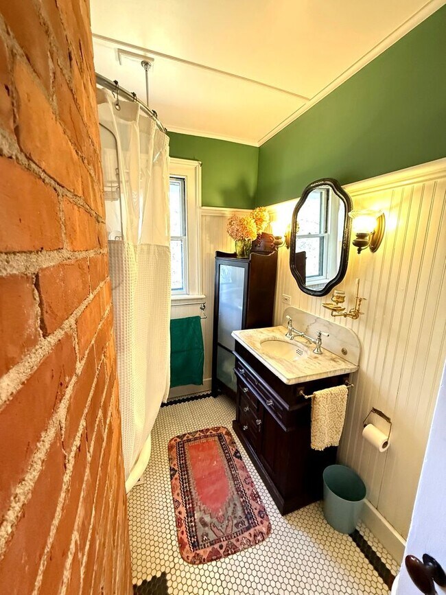 Building Photo - Tranquility on Oxford