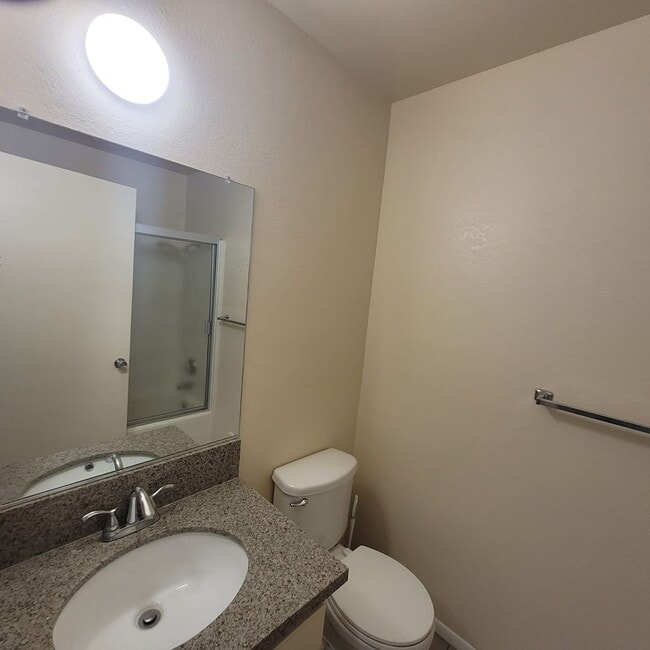 Building Photo - Nice and Cozy apartment in Apple Valley wi...