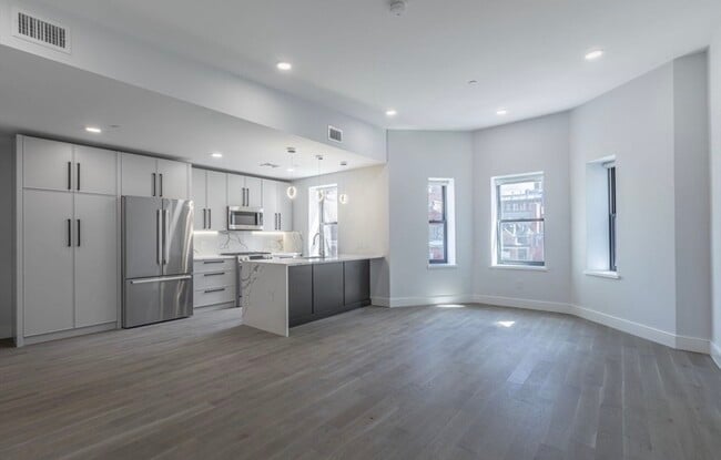 Building Photo - 169 Newbury St