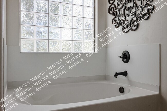 Building Photo - 1074 S Hawk Ln