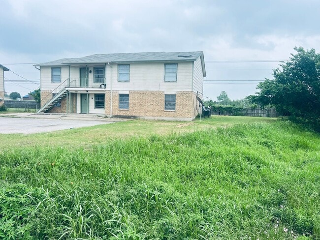 Building Photo - 1002 Eastside Dr