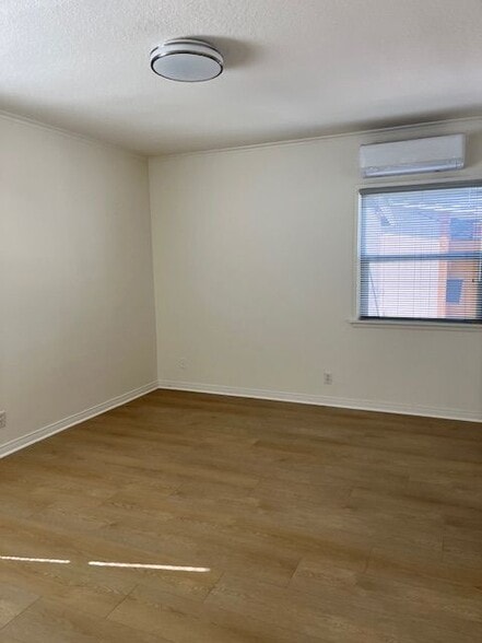 Building Photo - 6013 N Walnut Grove Ave