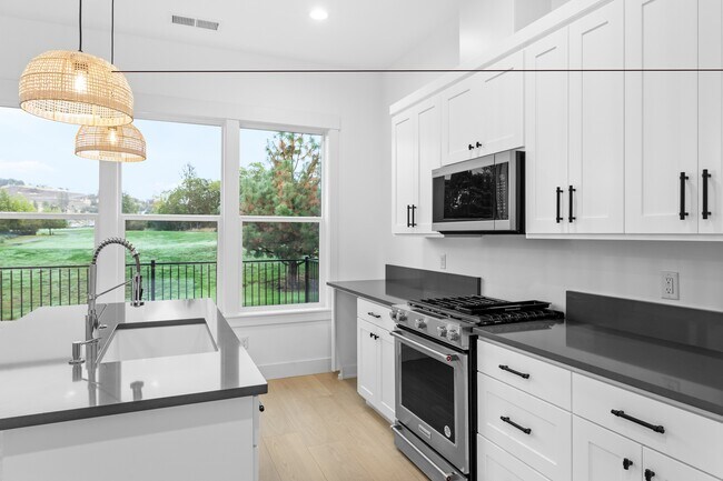 Building Photo - 111 Golf View Dr