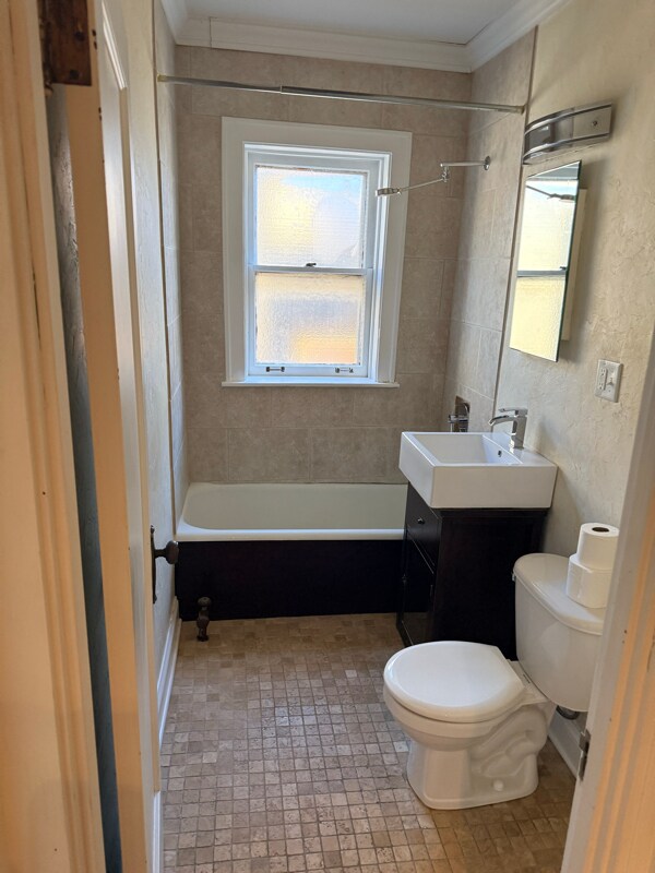 Building Photo - 1750 W Granville Ave