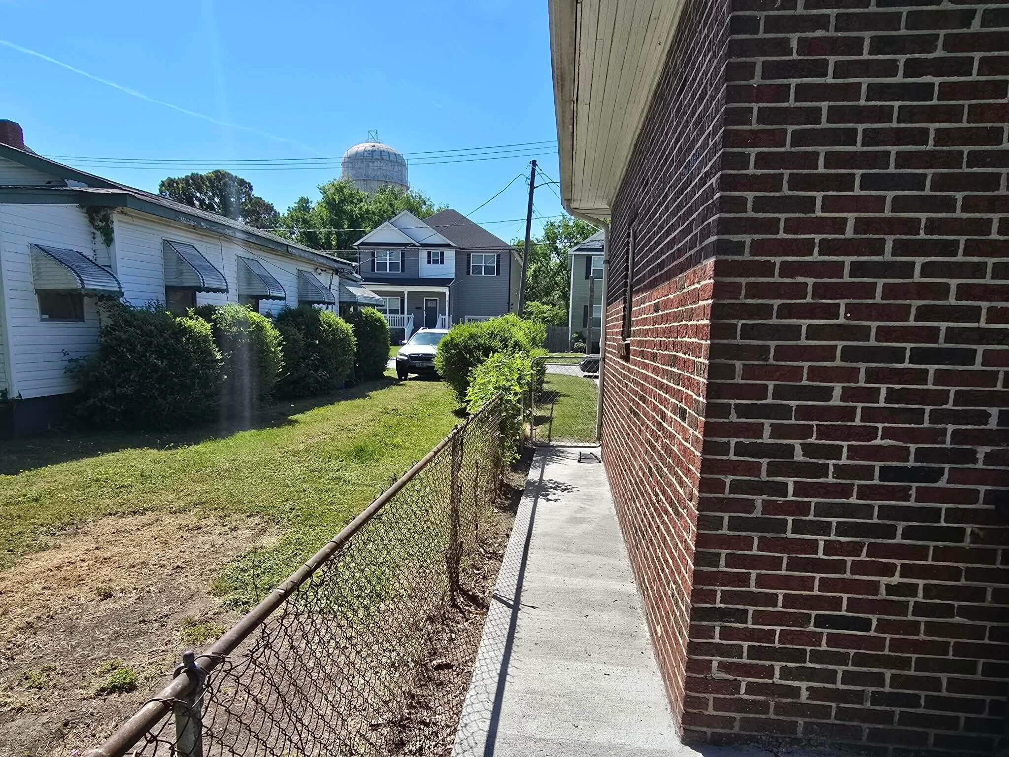 Side yard and walkway - 818 Coolidge St
