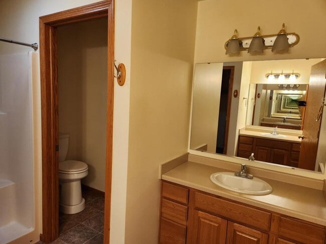 Building Photo - 336 Woodridge Pl