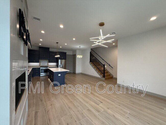 Building Photo - 130 E Elgin St