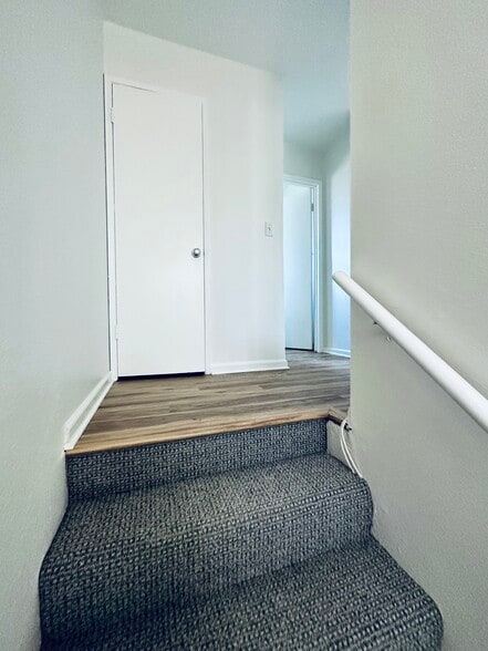 Building Photo - 8452 El Arroyo Dr