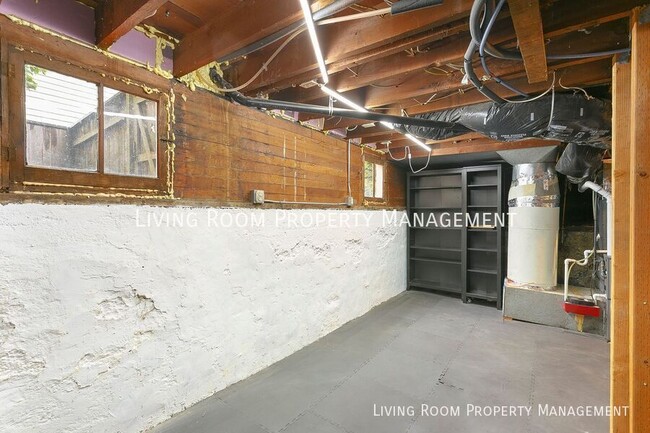 Building Photo - 4335 SE 42nd Ave