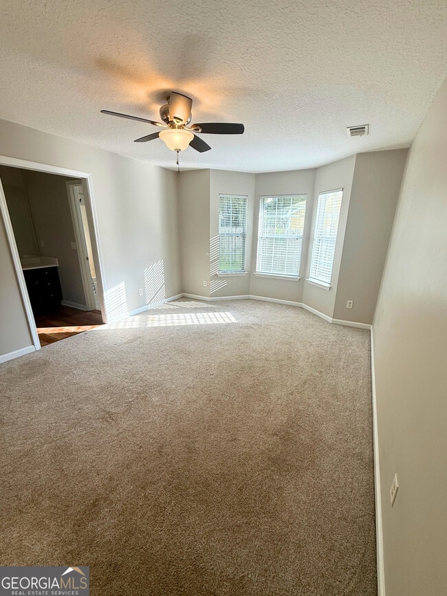 Building Photo - 122 Royal Acres Cir