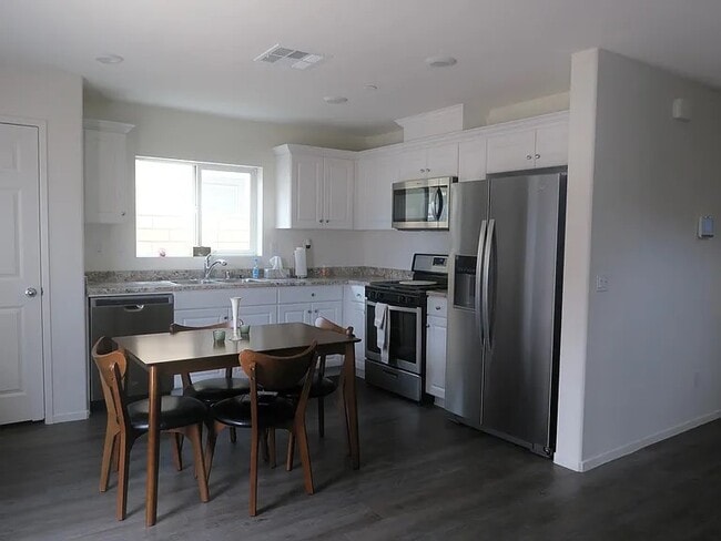 Building Photo - 67411 Rio Rosalia Dr