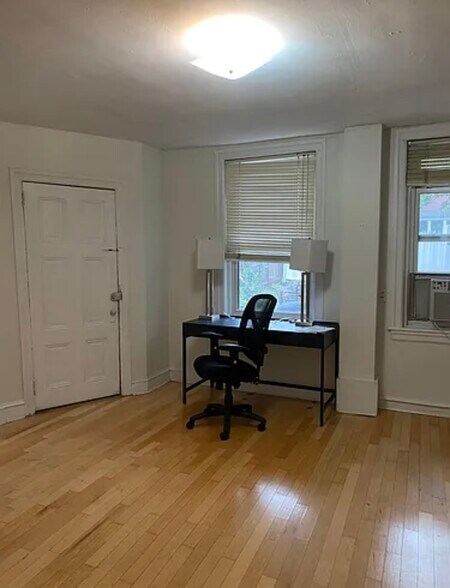 Building Photo - 405 S 22nd St
