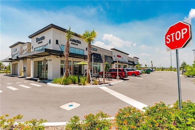 Building Photo - 15285 Grn Acrs Ave