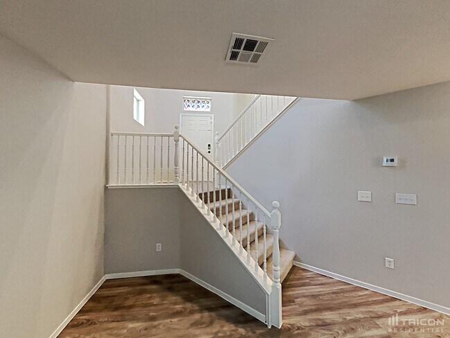 Building Photo - 708 E Riding Crop Ave