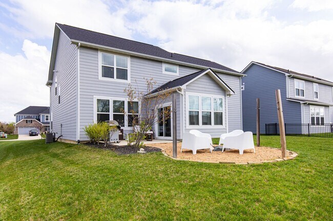 Building Photo - 6787 Oakcrest Dr