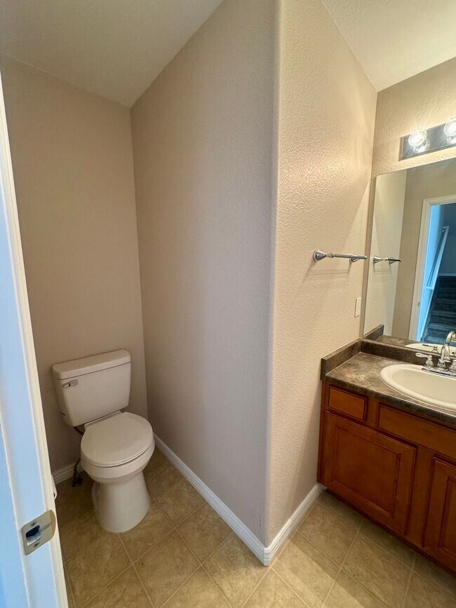 Building Photo - 3 Bedroom Home Close to Military Installations