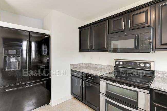 Building Photo - 38 Envy Ct