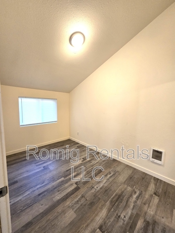 Building Photo - Cent- 1206 B Street