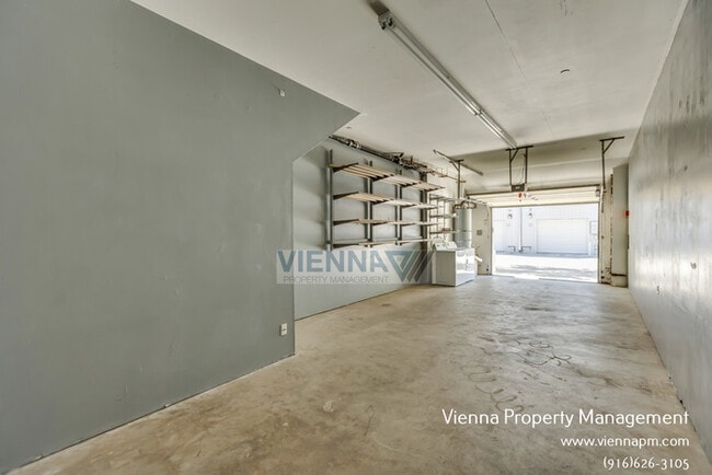 Building Photo - 403 Harriet Ln