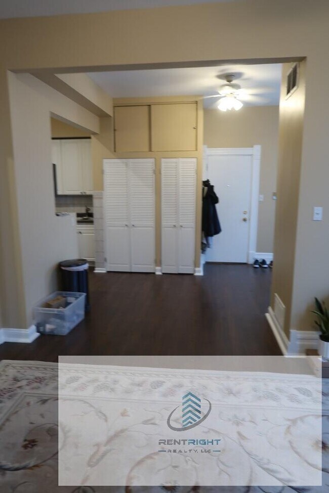 Building Photo - 1 bedroom in CHICAGO IL 60622