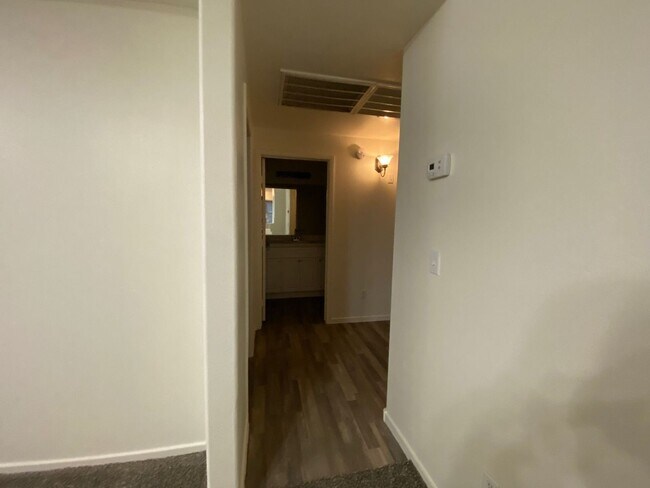 Building Photo - Great 2 Bedroom Condo!