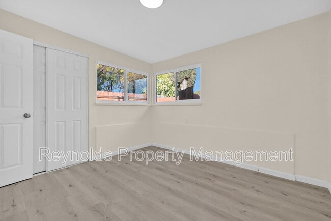 Building Photo - 703 Mills St