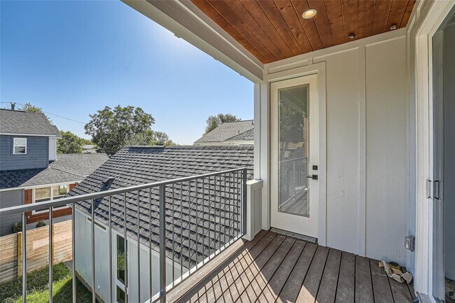 Building Photo - 1707 Perez St