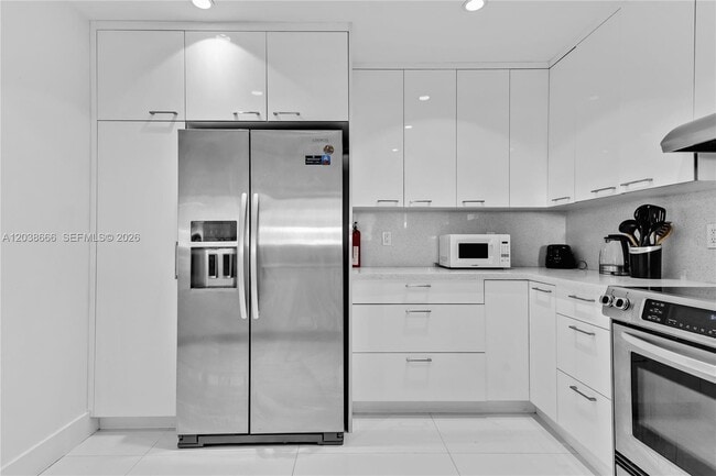 Building Photo - 251 Crandon Blvd