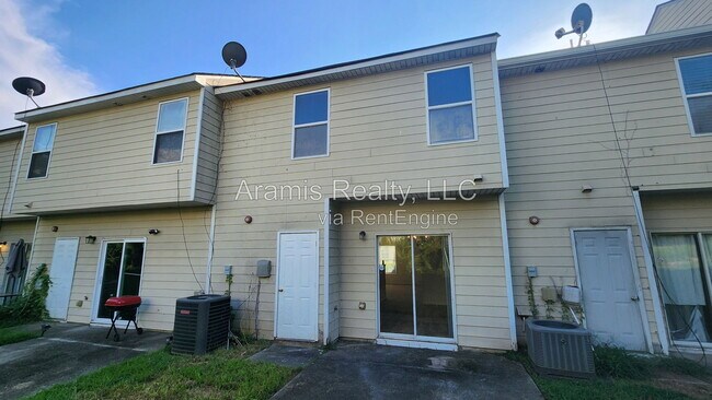 Building Photo - 2847 Laurel Ridge Cir