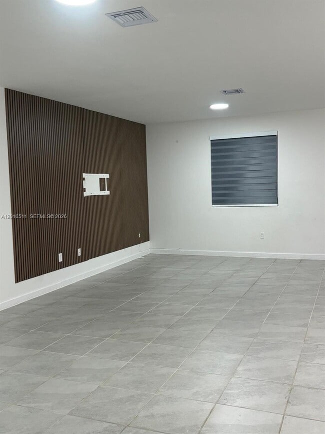 Building Photo - 18600 SW 136th Ct