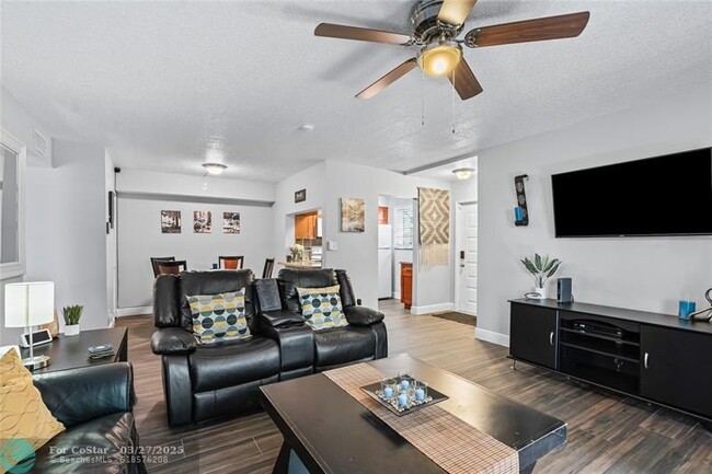 Building Photo - 2753 S Oakland Forest Dr