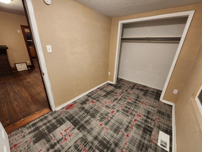 Building Photo - 4 Bedroom, 2 Bathroom home with large yard...