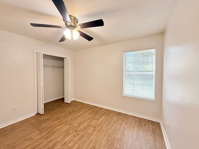 Building Photo - Charming 3-Bedroom Brick Home