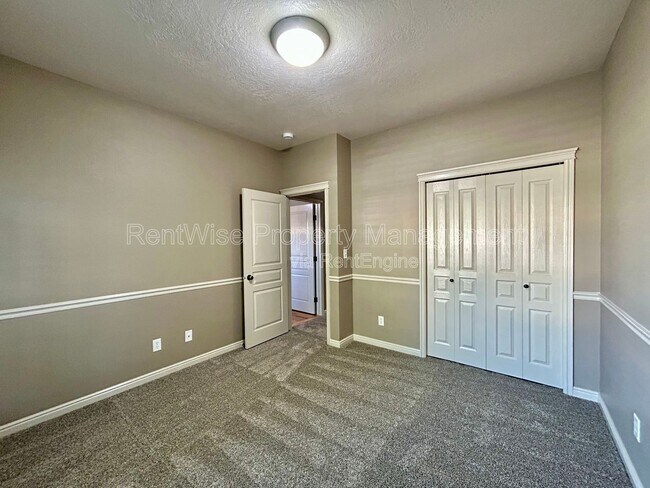 Building Photo - 2253 W los Flores Dr