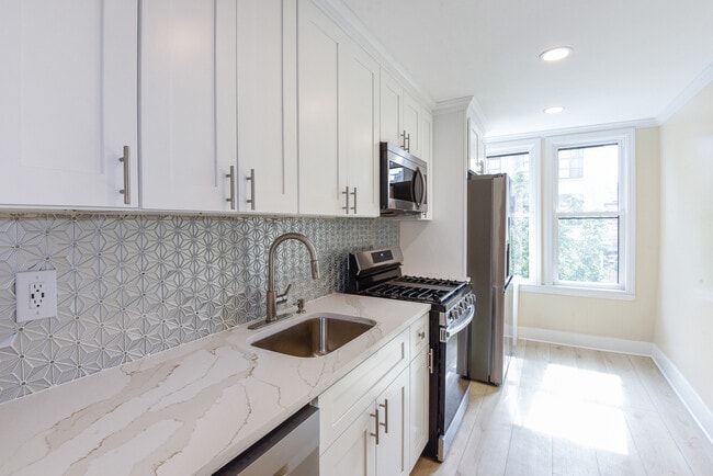 Building Photo - 154 S 4th St