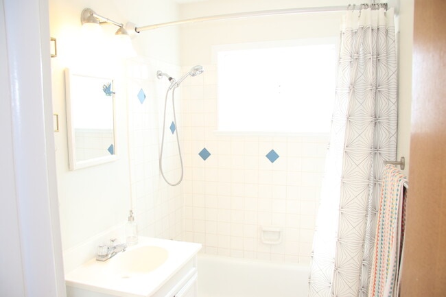 Building Photo - 2265 N Depew St