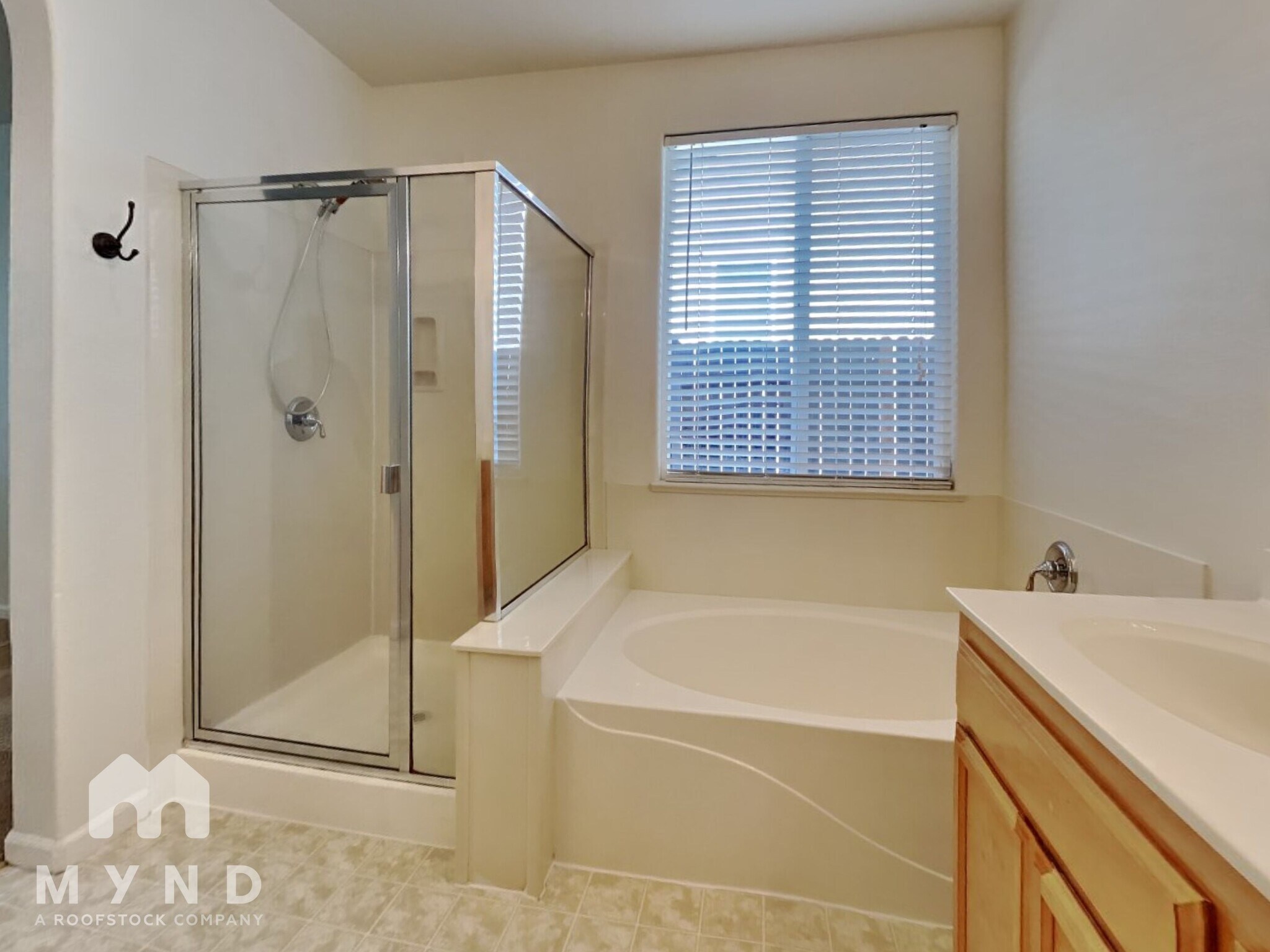 Building Photo - 10114 Upshaw Way