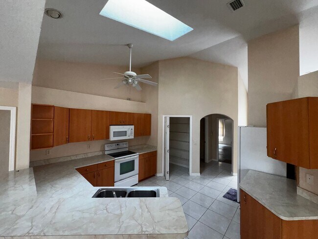 Building Photo - 10330 SW 54th Ct
