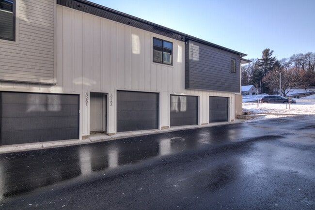 Building Photo - 3257 Fairfax St