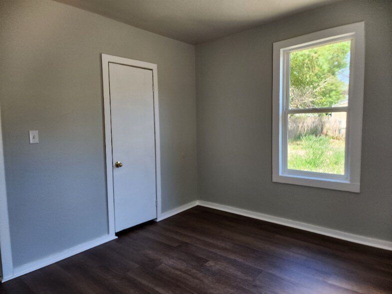 Building Photo - 646 Lois St