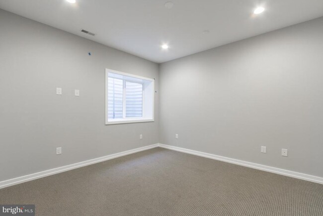 Building Photo - 712-14 S Sartain St