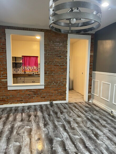 Building Photo - 1607 Abbotston St